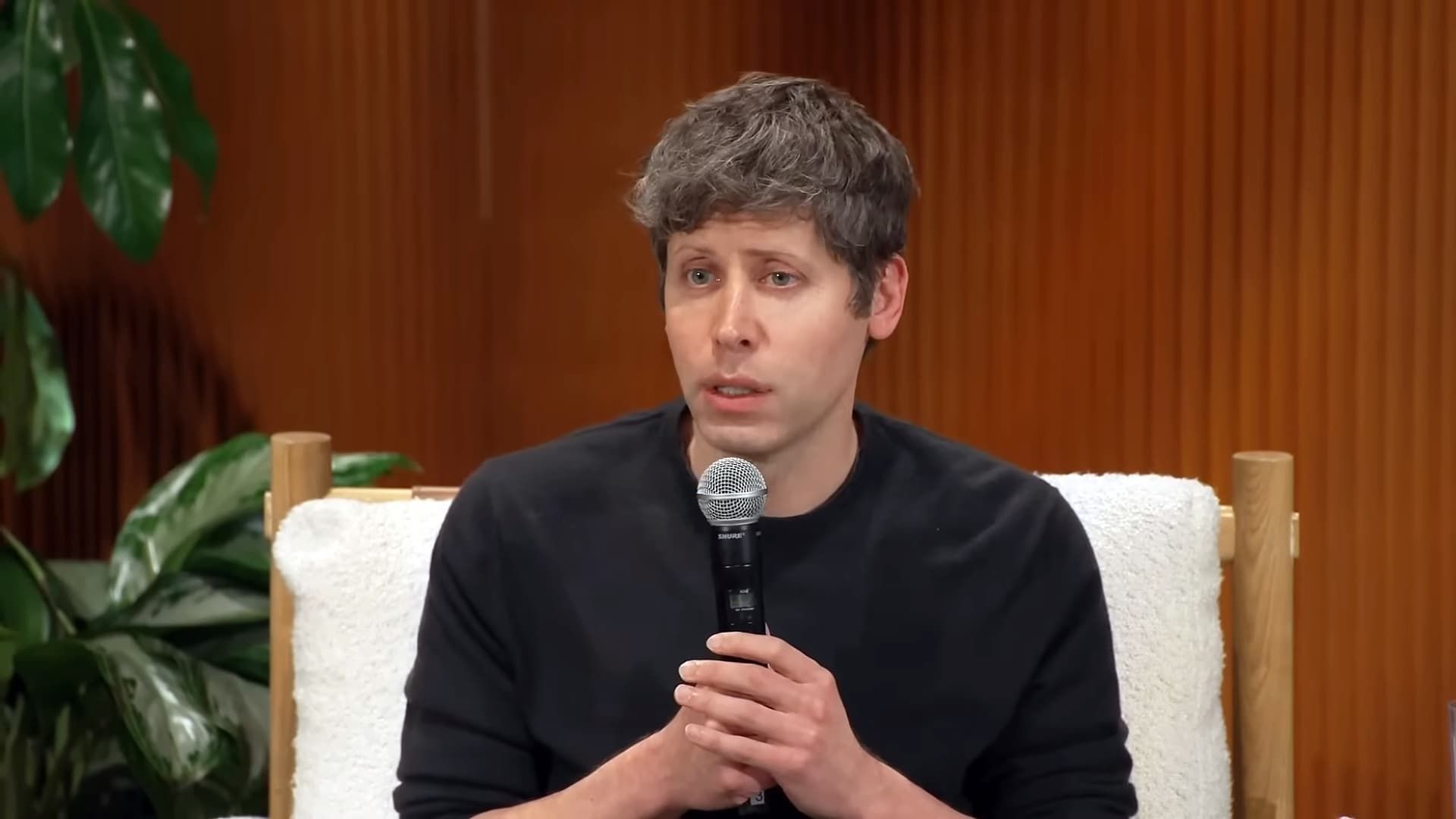 Sam Altman afirma que a OpenAI não diminuirá o ritmo de publicação de papéis científicos