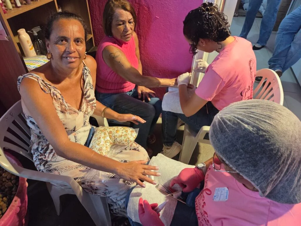 Rede Feminina encerra Outubro Rosa com apoio no Hospital de Base