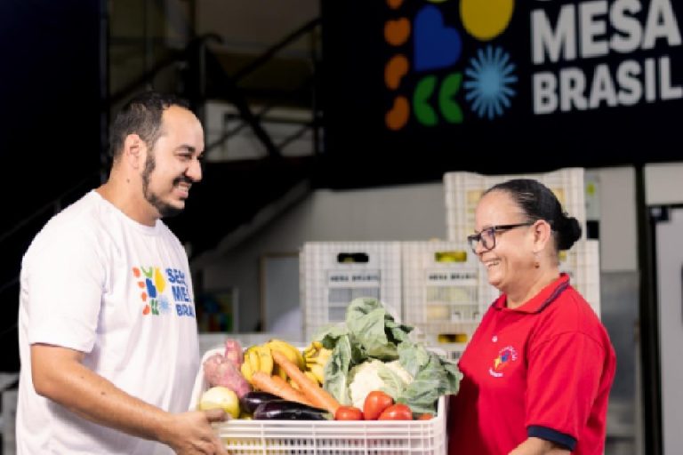 Sesc-DF homenageia 200 voluntários do programa Mesa Brasil