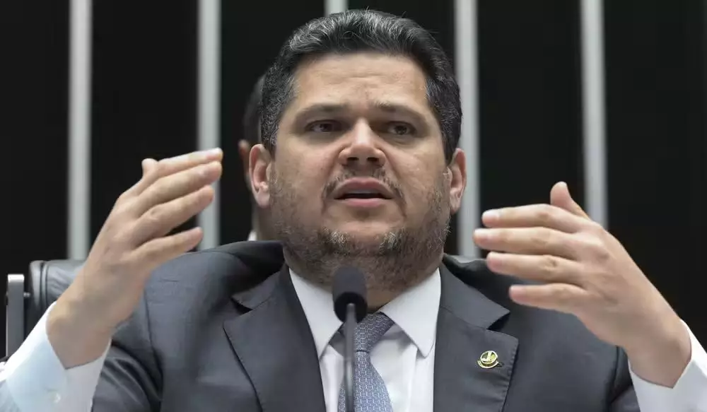 Senadores rejeitam anistia a Bolsonaro até que o Supremo decida sobre redução de penas