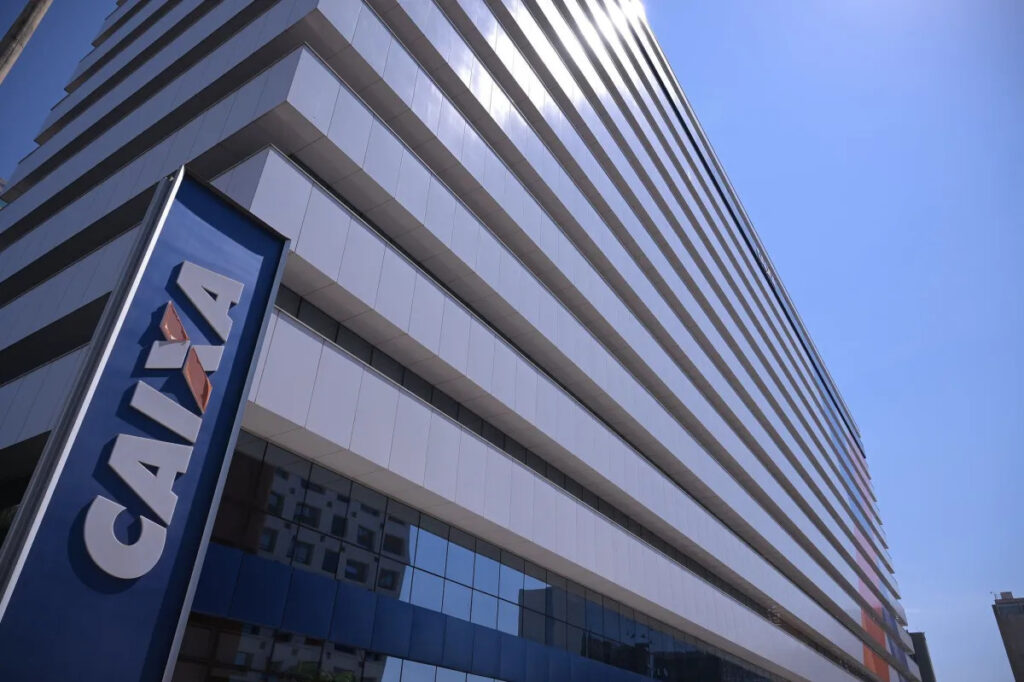 Greve da Caixa chega ao fim após decisão do TST; agências reabrem nesta quarta