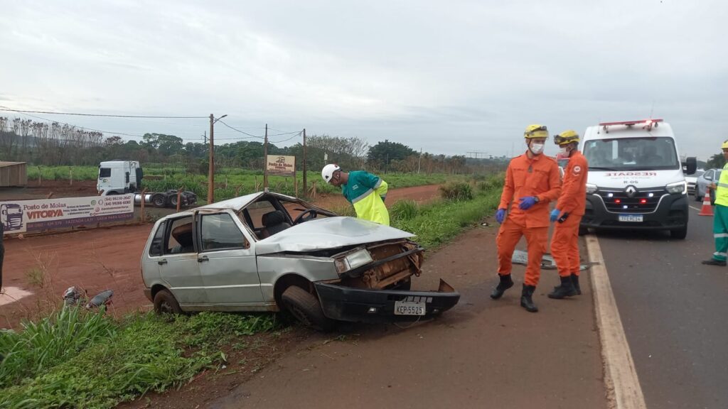 Capotamento na BR-060 deixa jovem morto e homem ferido em Rio Verde