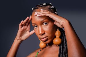 MiraLab – Multiartista Nayri prepara novo single, livro e audiovisual