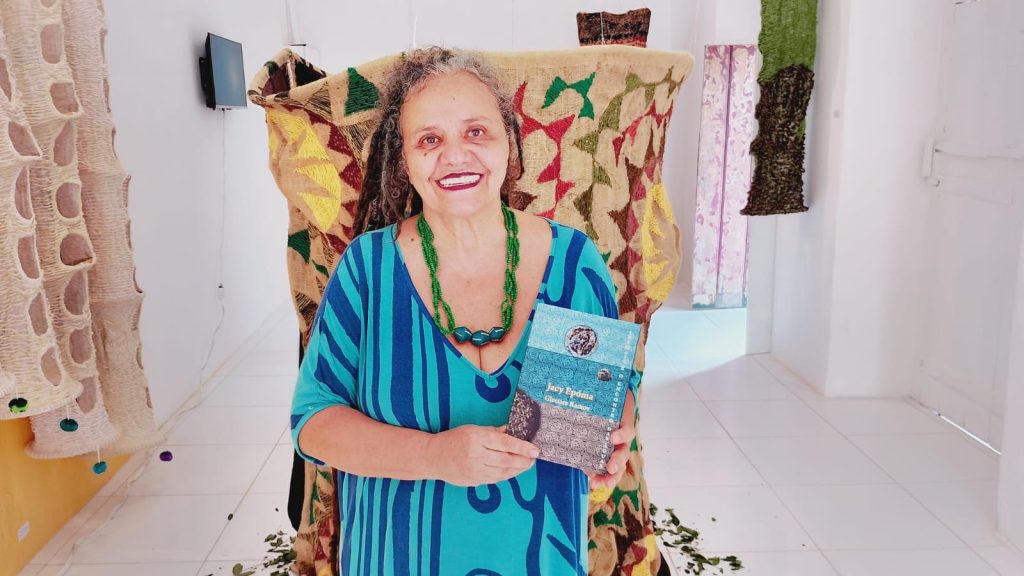 Gleciara Ramos promove visita guiada e contação no MAB