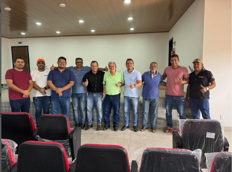 Presidente da Câmara de Cícero Dantas, Abelardo Jr., participa de encontro para discutir pavimentação em BA que passa pelo Distrito de Caxias