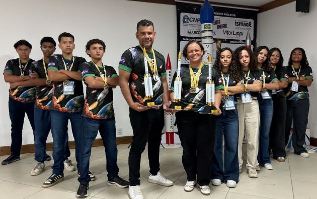 Alunos do Colégio Opção de Mucuri conquistam campeonato nacional e são medalhas de ouro na Jornada de Foguetes no Rio de Janeiro