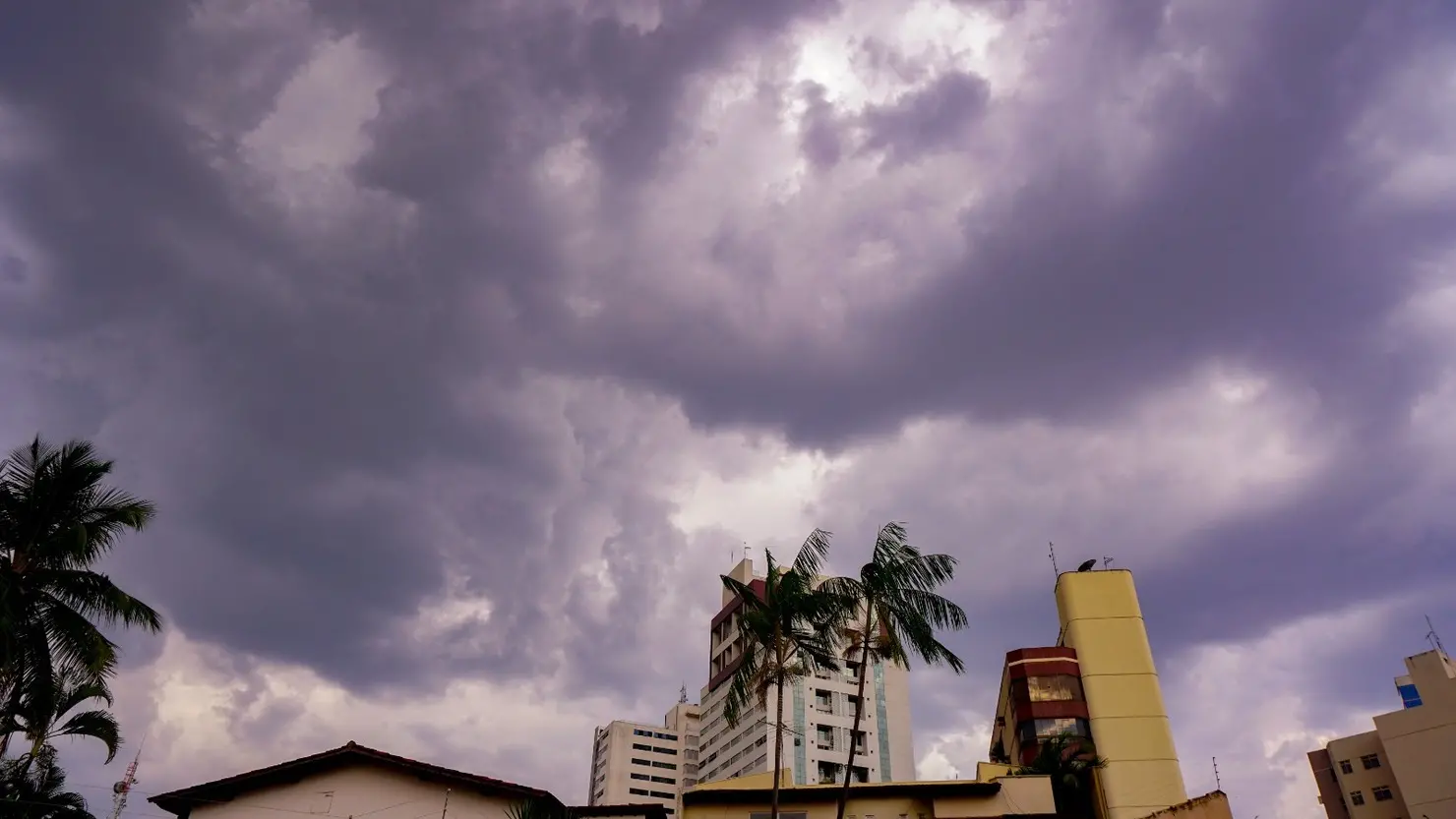 Goiânia terá fim de semana com chuva, trovoadas e calor de até 31°C