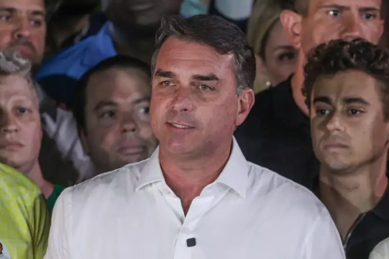 Saiba quais aliados de Flávio Bolsonaro reproduziram a polêmica carta nas redes