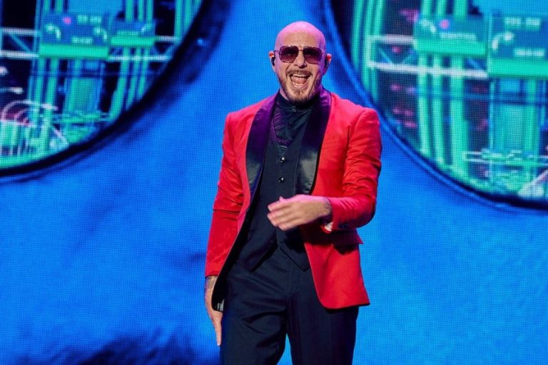 Pitbull anuncia data de show no Brasil com Pedro Sampaio; confira os detalhes