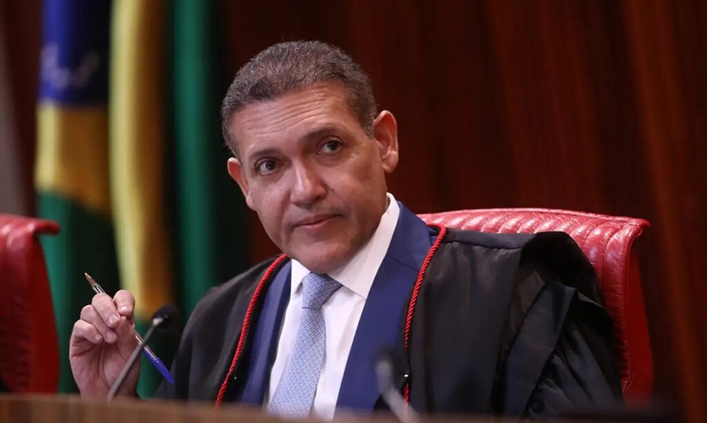 Kassio pede à PGR parecer sobre revisão da pena de Bolsonaro