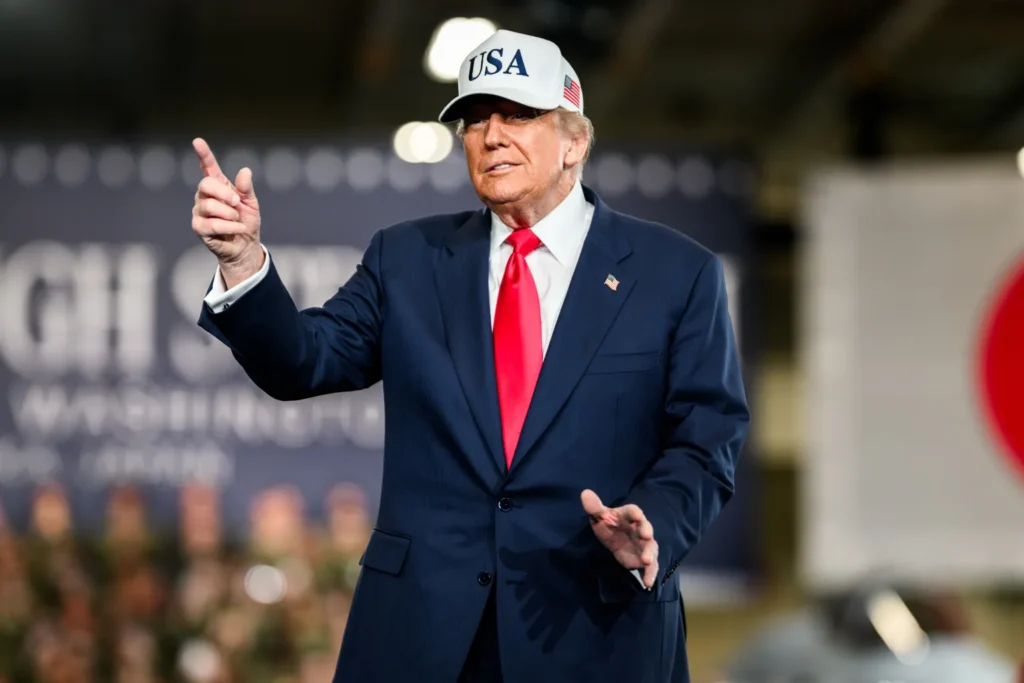 Trump impõe tarifa de 25% a parceiros comerciais do Irã