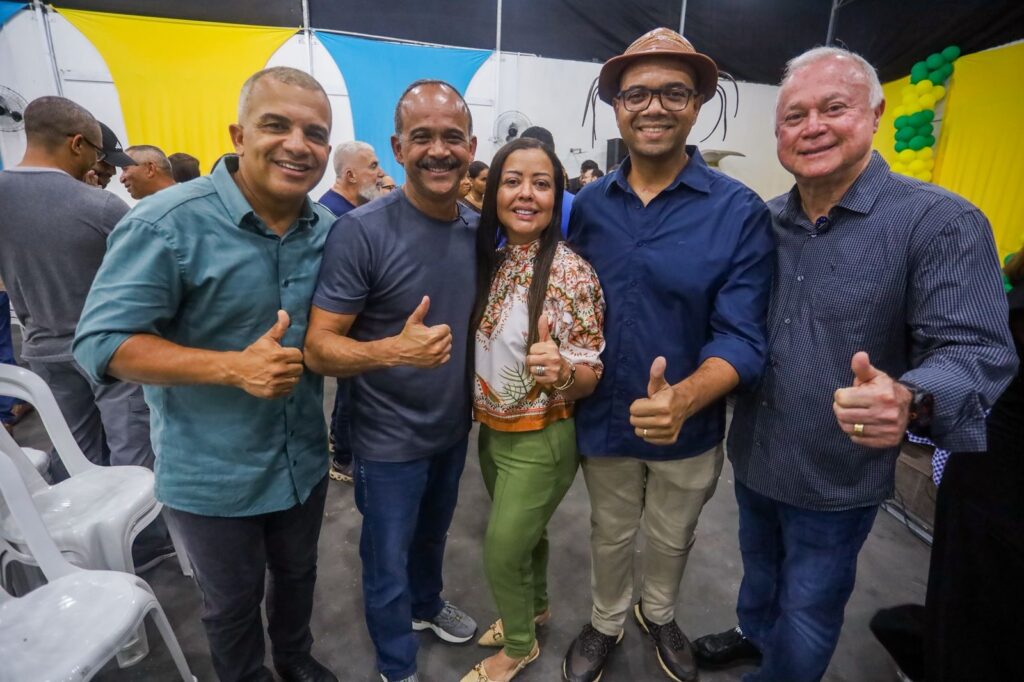 Elinaldo Araújo participa de encontro político em Mata de São João e reforça diálogo com lideranças do município