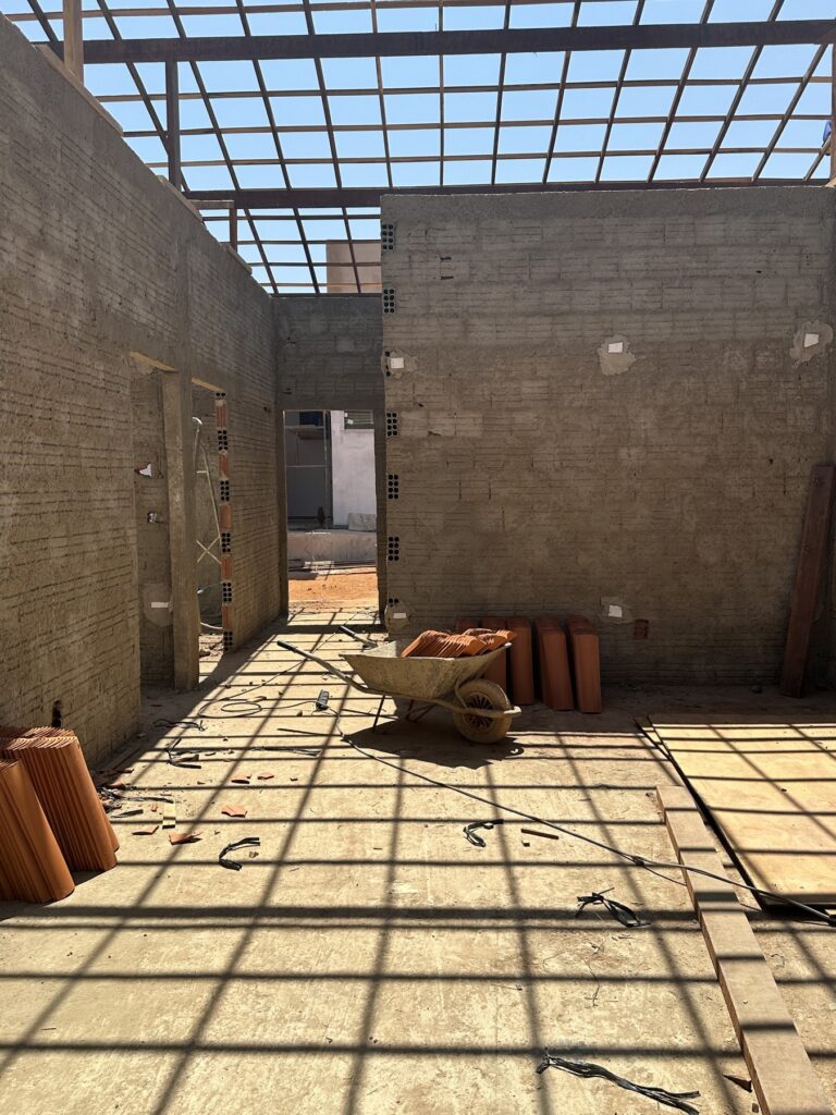 OBRA DO CCAAU AVANÇA E ENTRA NA RETA FINAL DO TELHADO E DOS ACABAMENTOS EM UMBURANAS
