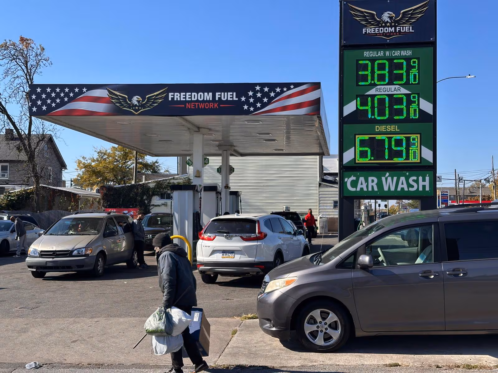Freedom Fuel, a rede de postos de gasolina MAGA promovida por Trump, acumula denúncias e suspeitas de fraude