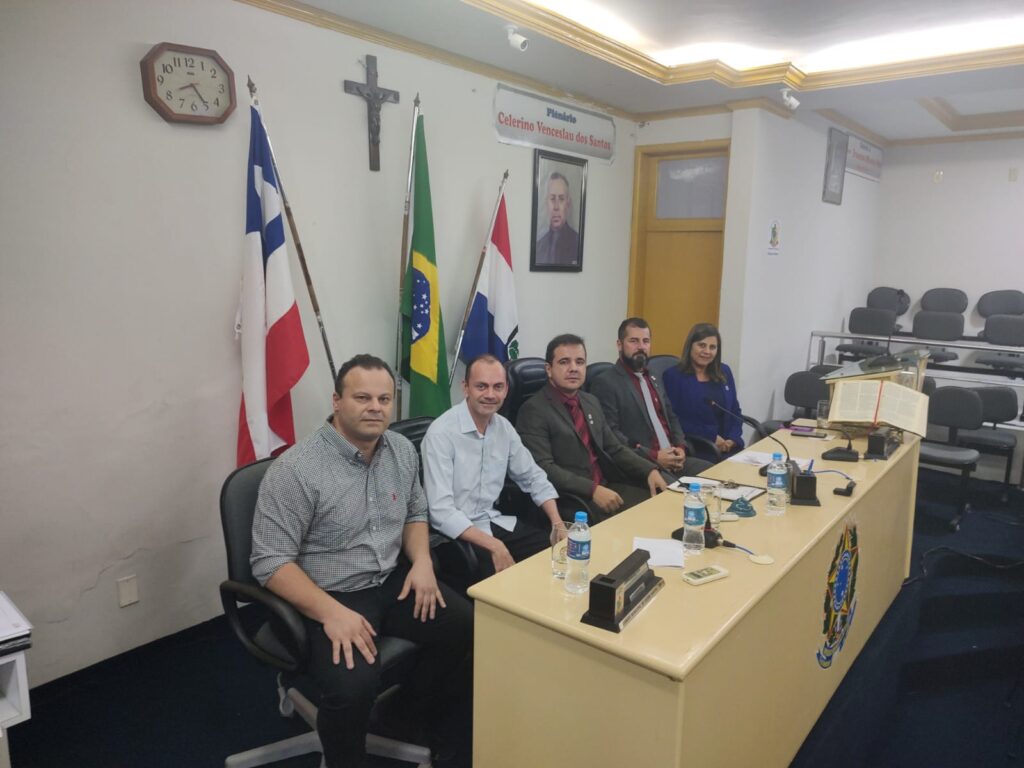 Em noite de retomada dos trabalhos, Câmara de Cícero Dantas recebe prefeito e vice, e aprova moções