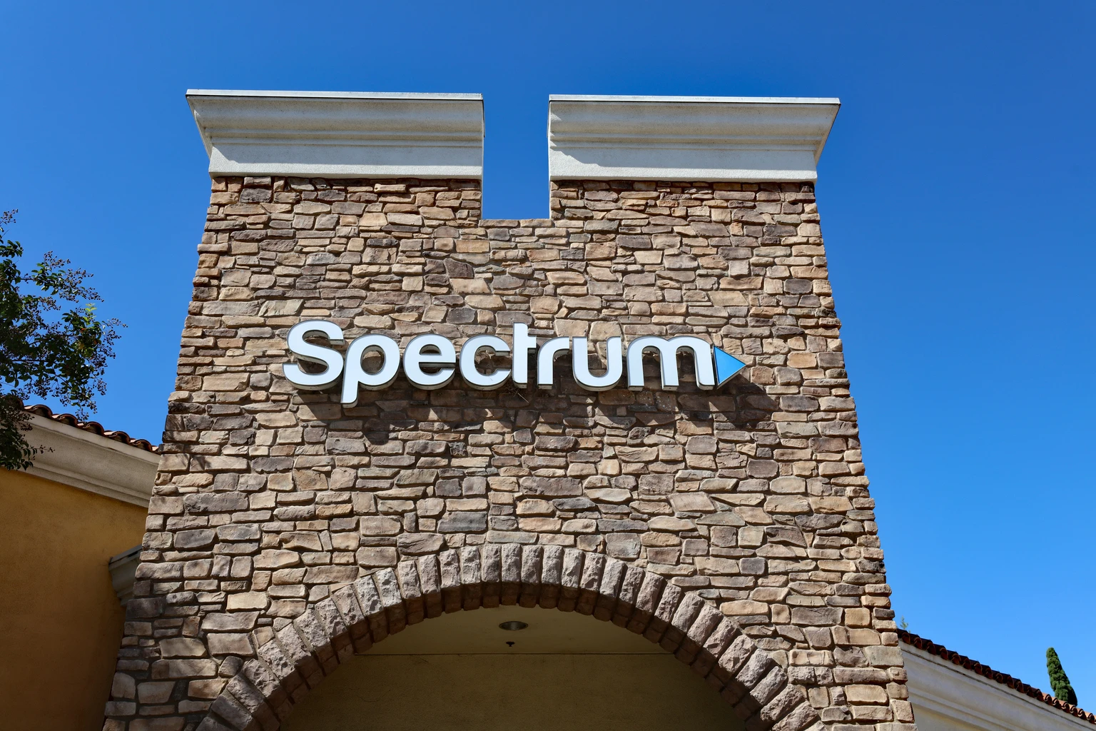 Charter Communications continua sendo uma compra, com ventos favoráveis de fusão e mobile