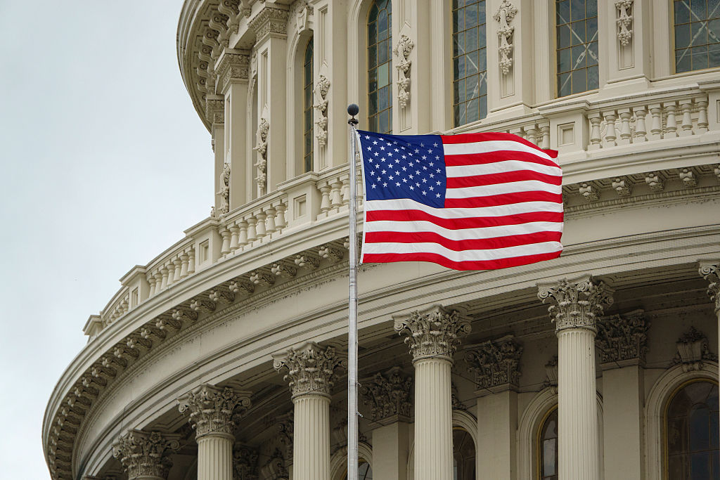 Americanos perderam quase US$ 18 bilhões no ano passado com golpes cibernéticos. Washington está fazendo o suficiente para ajudá-los a recuperar?