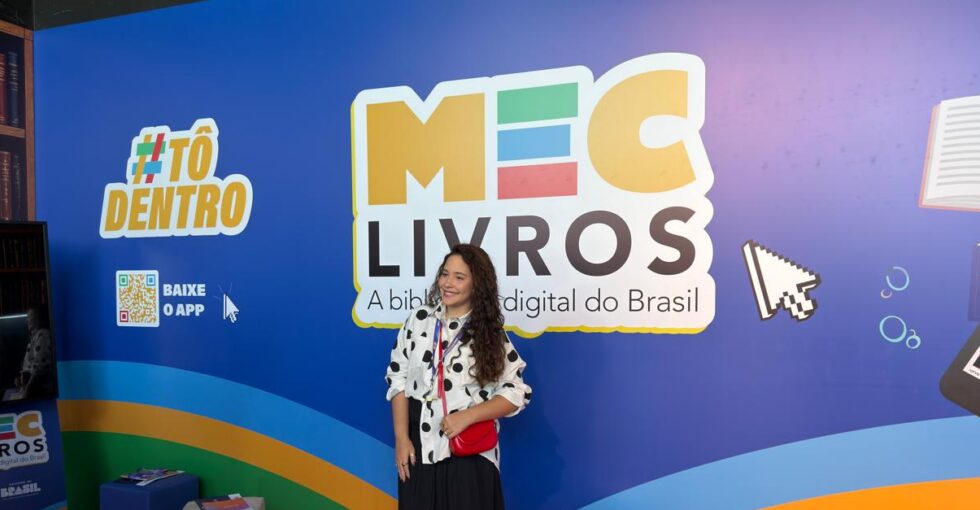 Egressa do curso de Jornalismo da Uesb é convidada pelo MEC para cerimônia do Dia do Livro em Brasília