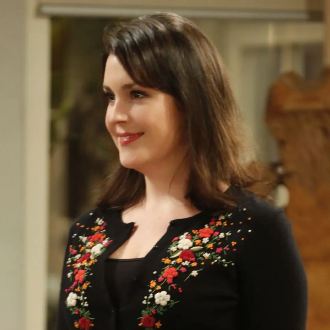 Estrela de Two and a Half Men revela quanto realmente ganhou após rumores 'insanos' de salário