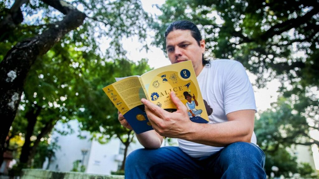 Professor cearense é indicado ao prêmio Jabuti com livro sobre física para o Ensino Médio