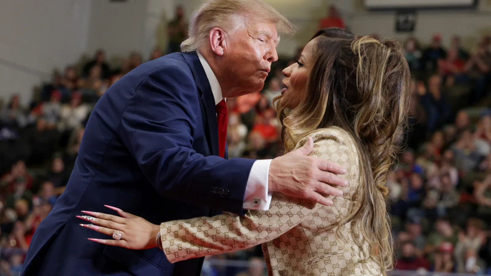 Uma linha do tempo da bizarra aliança MAGA de Nicki Minaj e Donald Trump