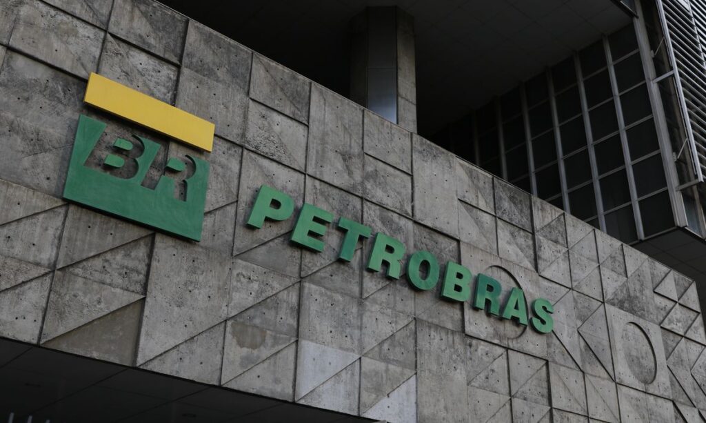 Petrobras encerra desconto de R$ 0,44 por litro na gasolina A
