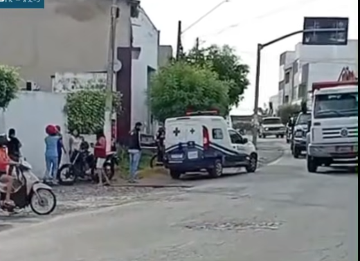 ACIDENTE ENTRE MOTOS MOVIMENTA SETOR DE EMERGÊNCIA NO CENTRO DE PEDRA BRANCA NESTA QUINTA-FEIRA (26)