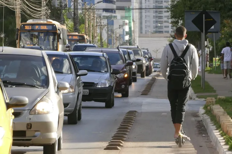 Senadores discutem projeto sobre circulação de patinetes elétricos nas ruas e ciclovias