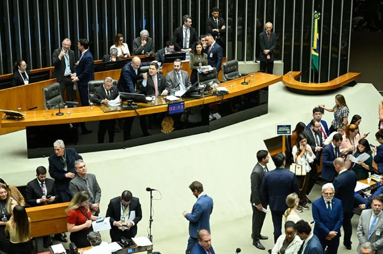 3 mil municípios brasileiros inadimplentes poderão receber recursos da União depois da derrubada do veto do presidente Lula