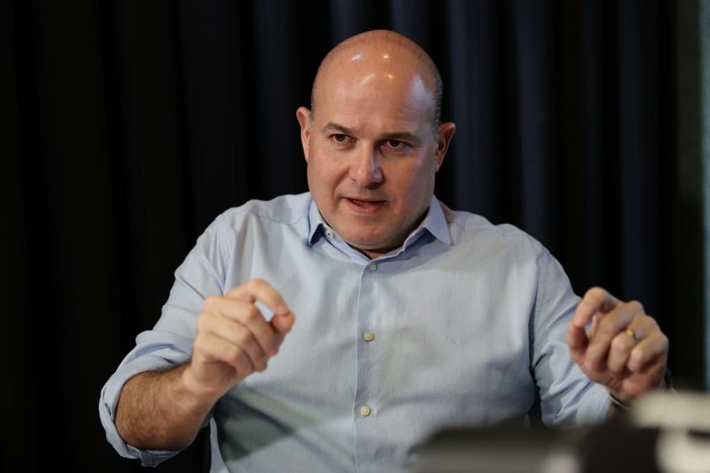 Roberto Cláudio rompe o silêncio e declara apoio a Flávio Bolsonaro; Ciro ainda não se manifestou
