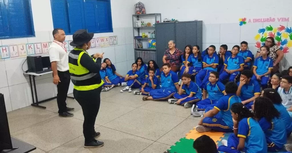 Demutran realiza atividades em alusão à Semana Nacional do Trânsito