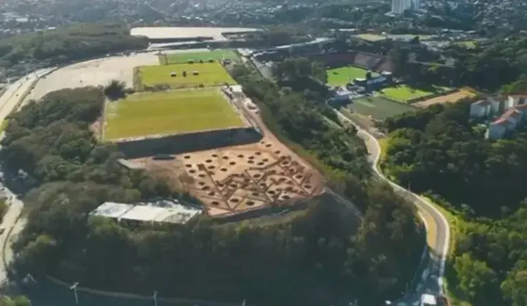 Vitória avança nas obras do centro de treinamento e miniestádio