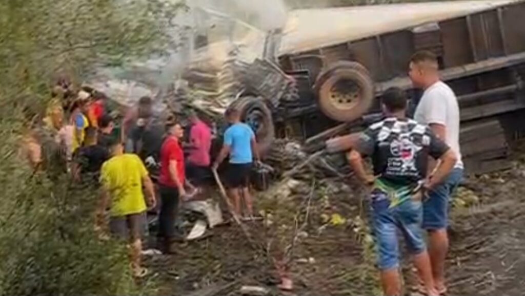 Tragédia na BR-116: colisão entre van e caminhão deixa 16 mortos em Santa Terezinha