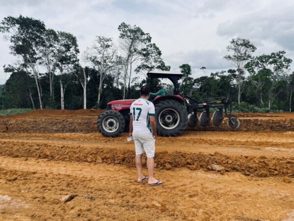 Jé Assunção acompanha obras do bairro Antônio Anacleto, em Itamarati