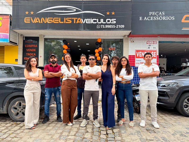 Evangelista Veículos mobiliza motoristas em adesivaço para anunciar grande feirão