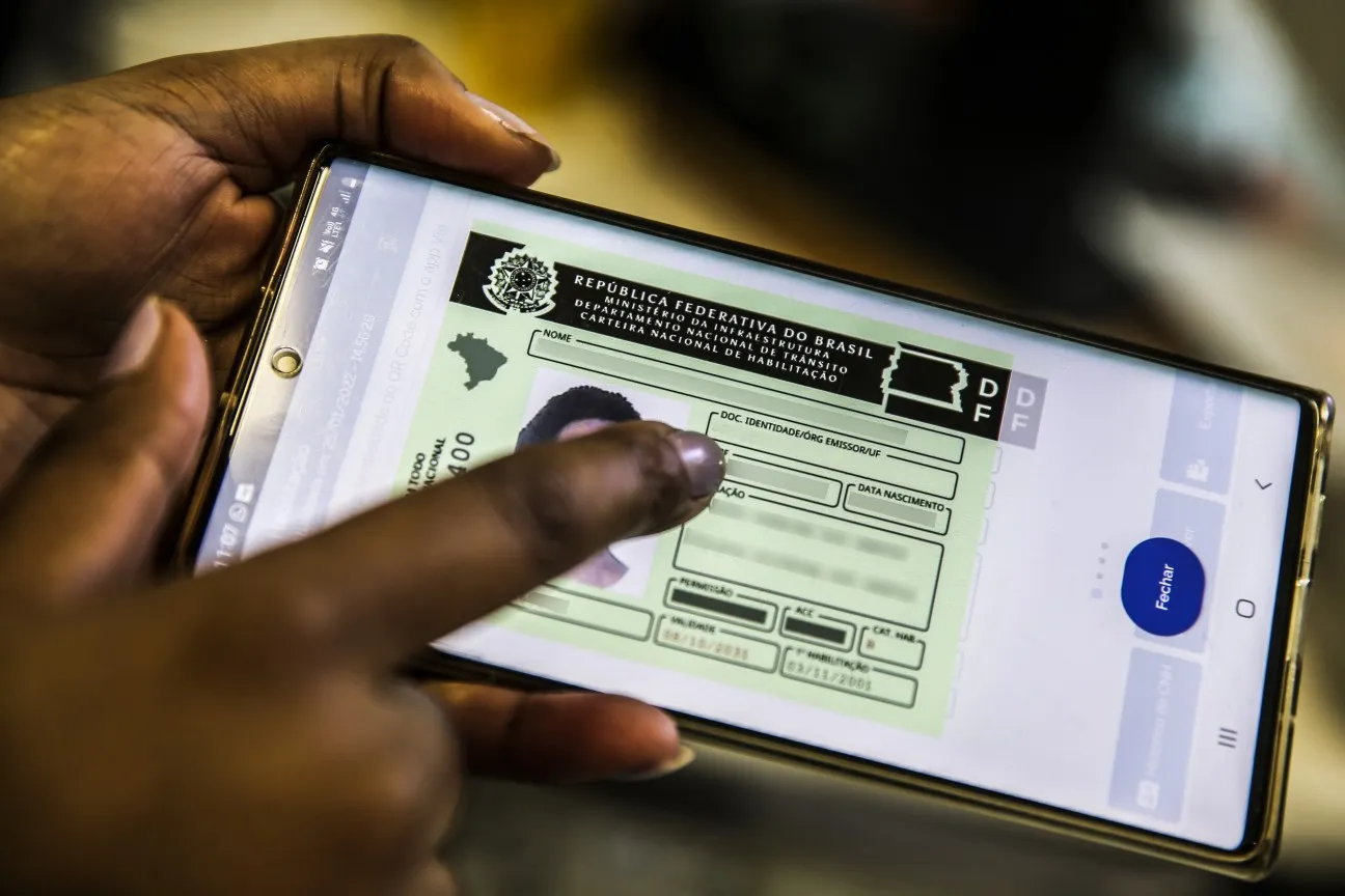 Golpe da CNH usa ameaça de suspensão da carteira para atrair vítimas; veja como identificar mensagens falsas