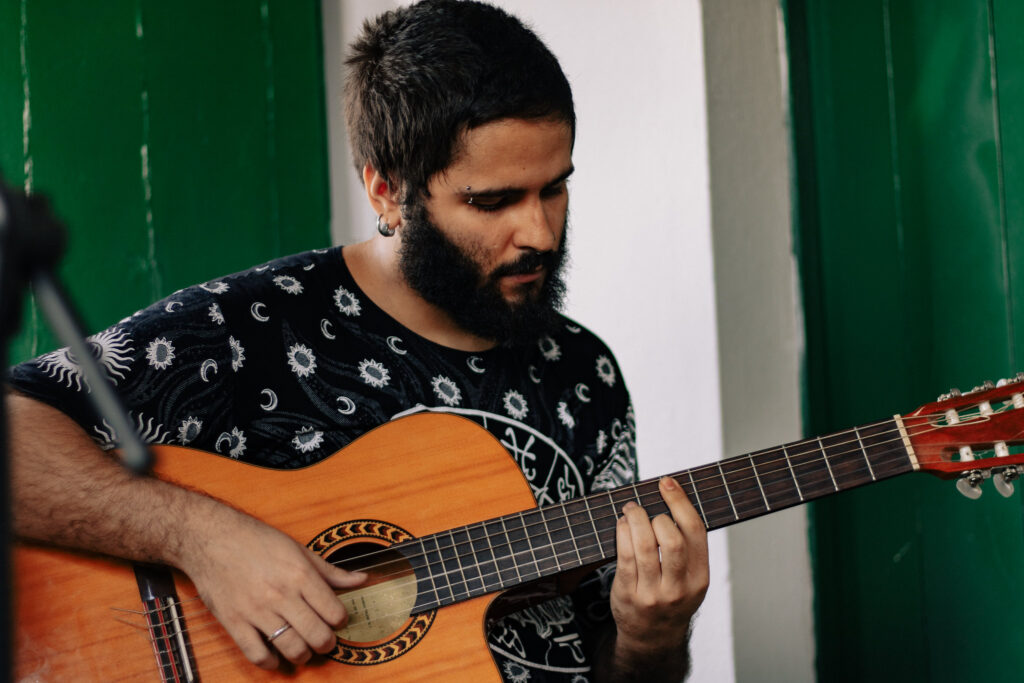 Programa oferece cursos gratuitos com foco em música e produção de projetos culturais
