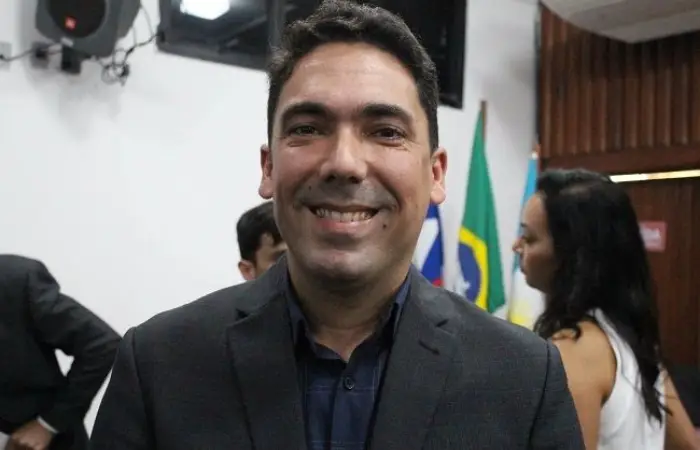 TCM determina que ex-prefeito de Madre de Deus devolva R$ 605 mil por irregularidades na distribuição de tíquetes