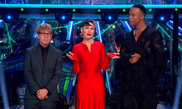 Josh Widdicombe do Strictly deixa fãs desapontados ao reclamarem que ele fez 'zero esforço' no especial de Halloween – em meio a relatos de que a linha de apresentadores mudará na próxima temporada