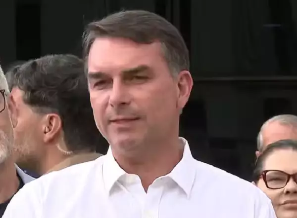 Fuga de Flávio teve carros para despistar e três jatos reservas, diz jornal argentino