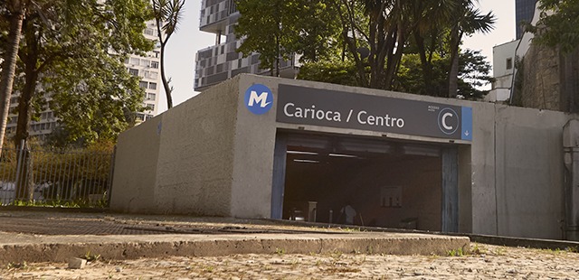 Estação Carioca/Centro do metrô recebe exposição de poemas e batalha de poesia falada