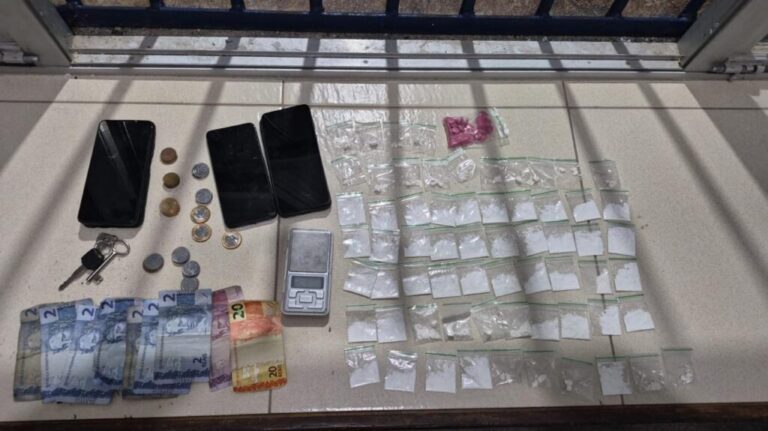 Polícia Militar apreende drogas, celulares e motocicleta com restrição em Jacobina