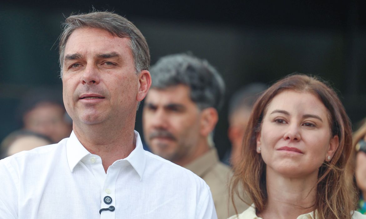 Até onde Trump e Milei podem ser responsabilizados pela fuga de Flávio Bolsonaro? Entenda no GGN