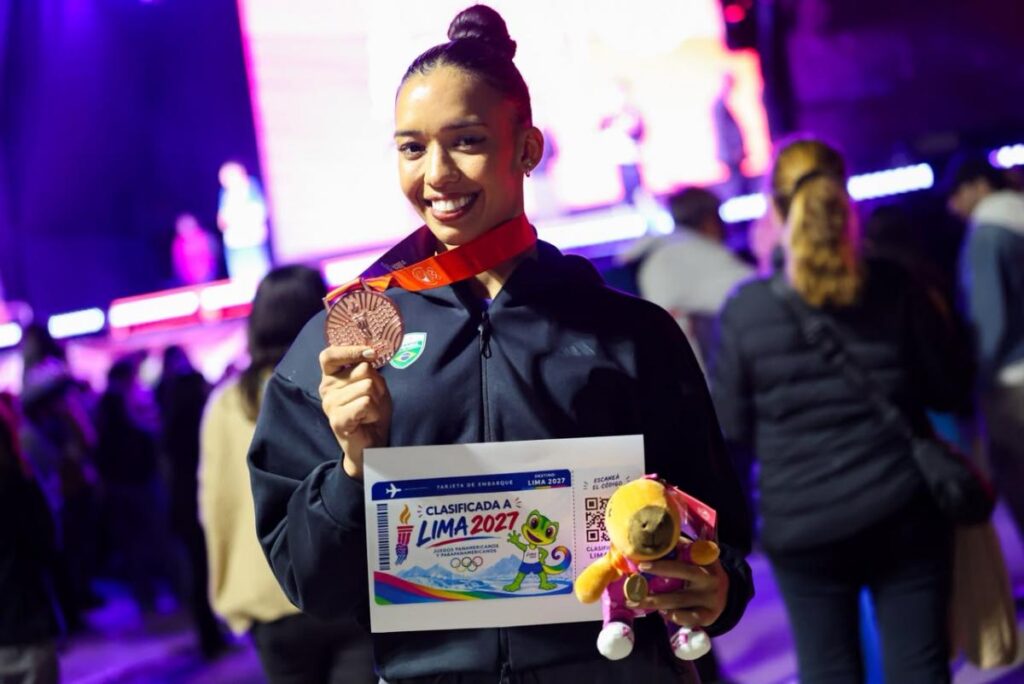 Carateca de Santos garante bronze na Argentina e vaga no Pan-Americano 2027