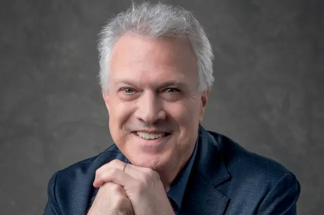 Pedro Bial estreia no Itaú BBA com Fernando Simões, da Simpar