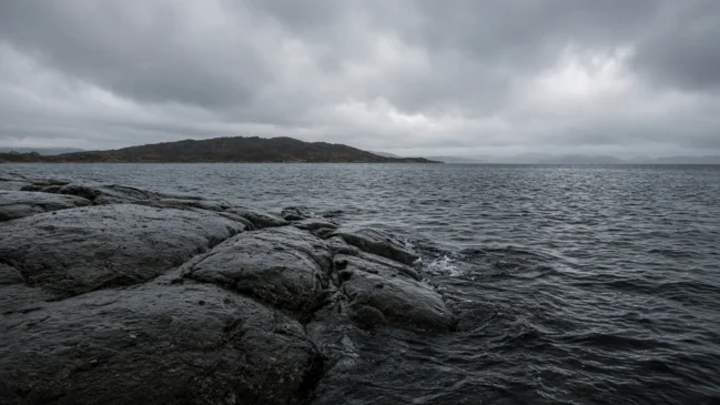 Ilha é vendida pelo preço de um apartamento e inclui lago e cais na Escócia