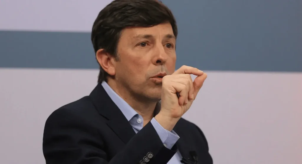 Fundador do Novo anuncia apoio a Lula e diz temer governo Flávio Bolsonaro
