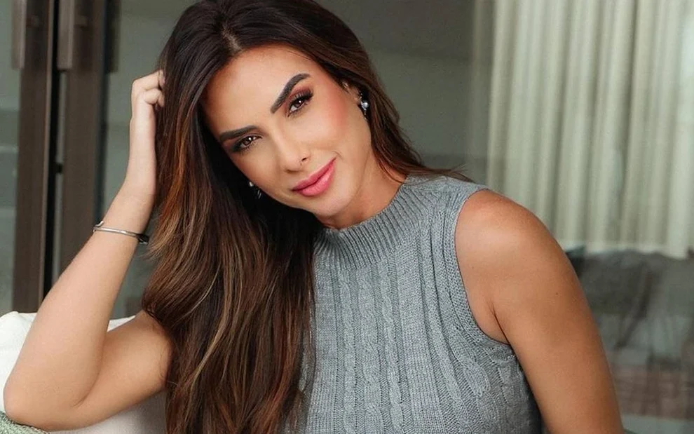 Nicole Bahls batiza cabrito de Vini Jr. e recebe mãe do jogador: ‘Virginia já está aqui’